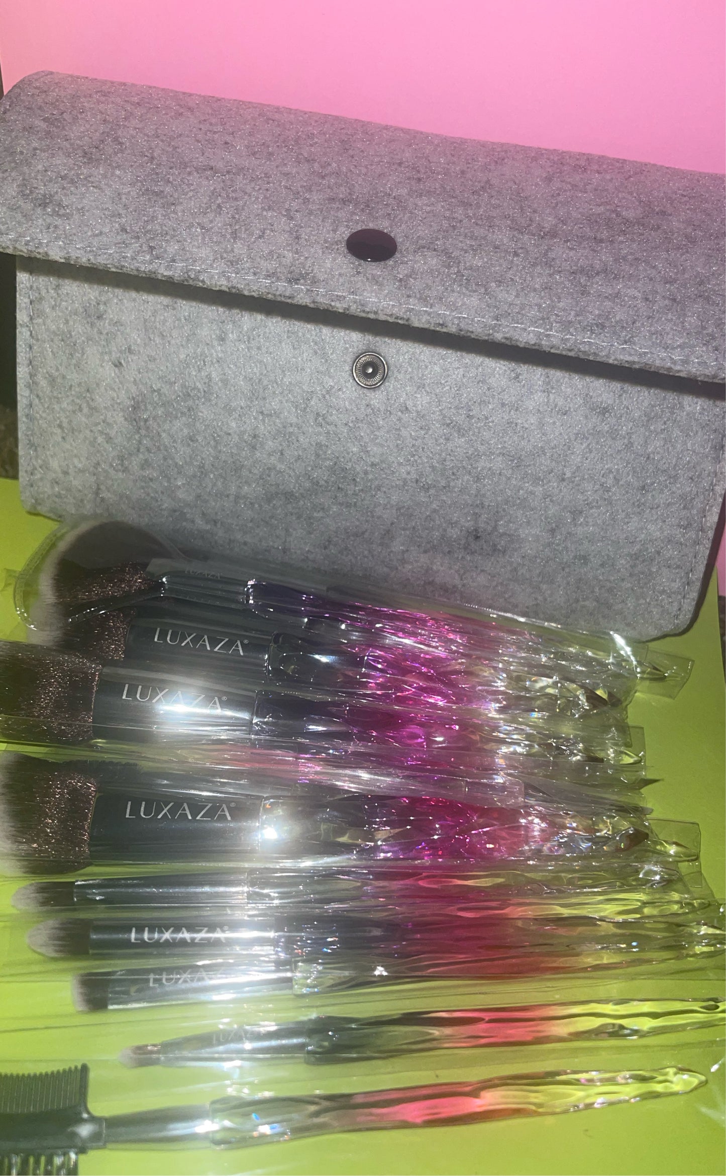 Brush purse