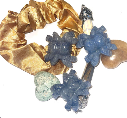 Color obsidian spider carved