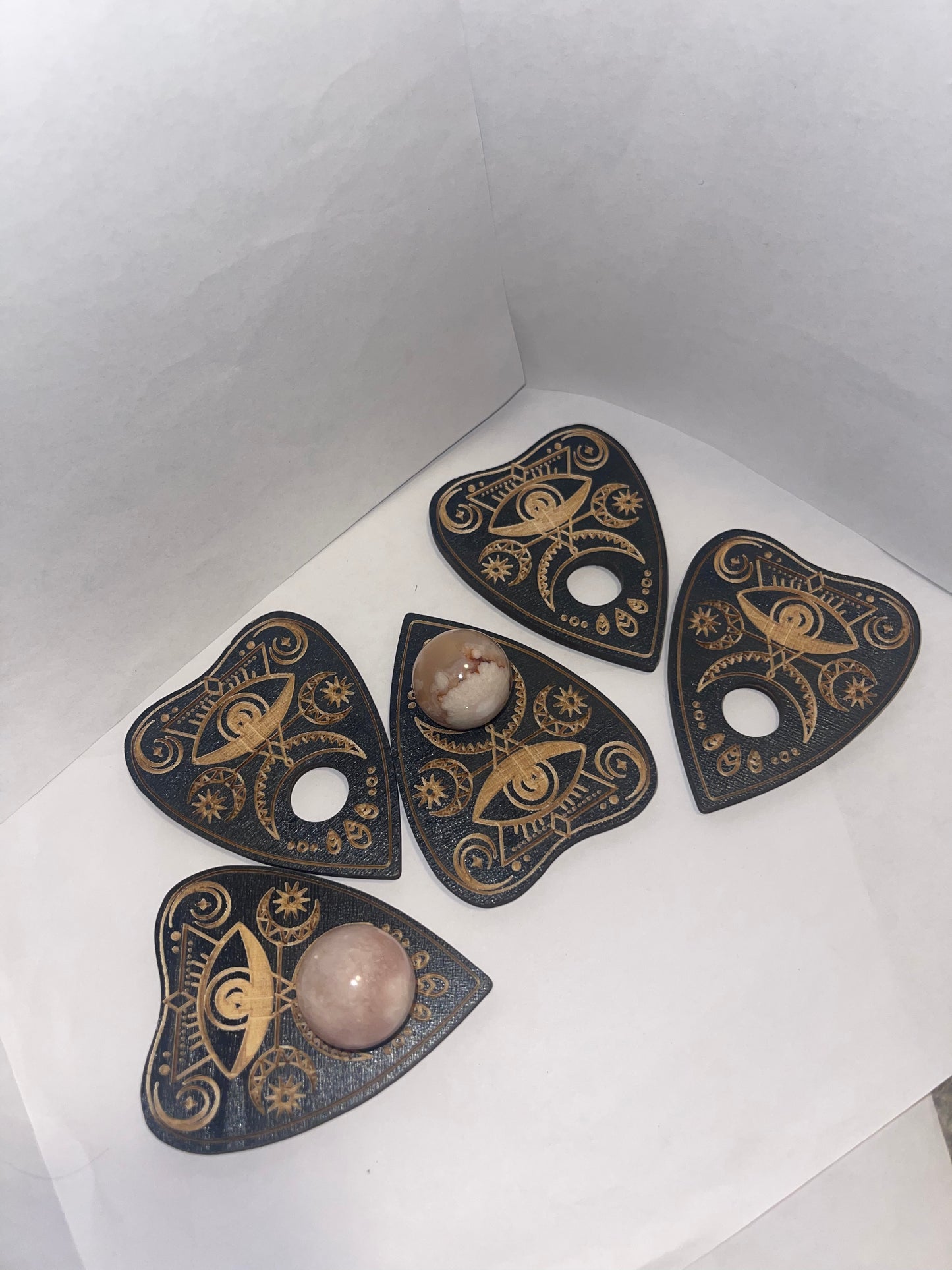 Hearts shape sphere stands