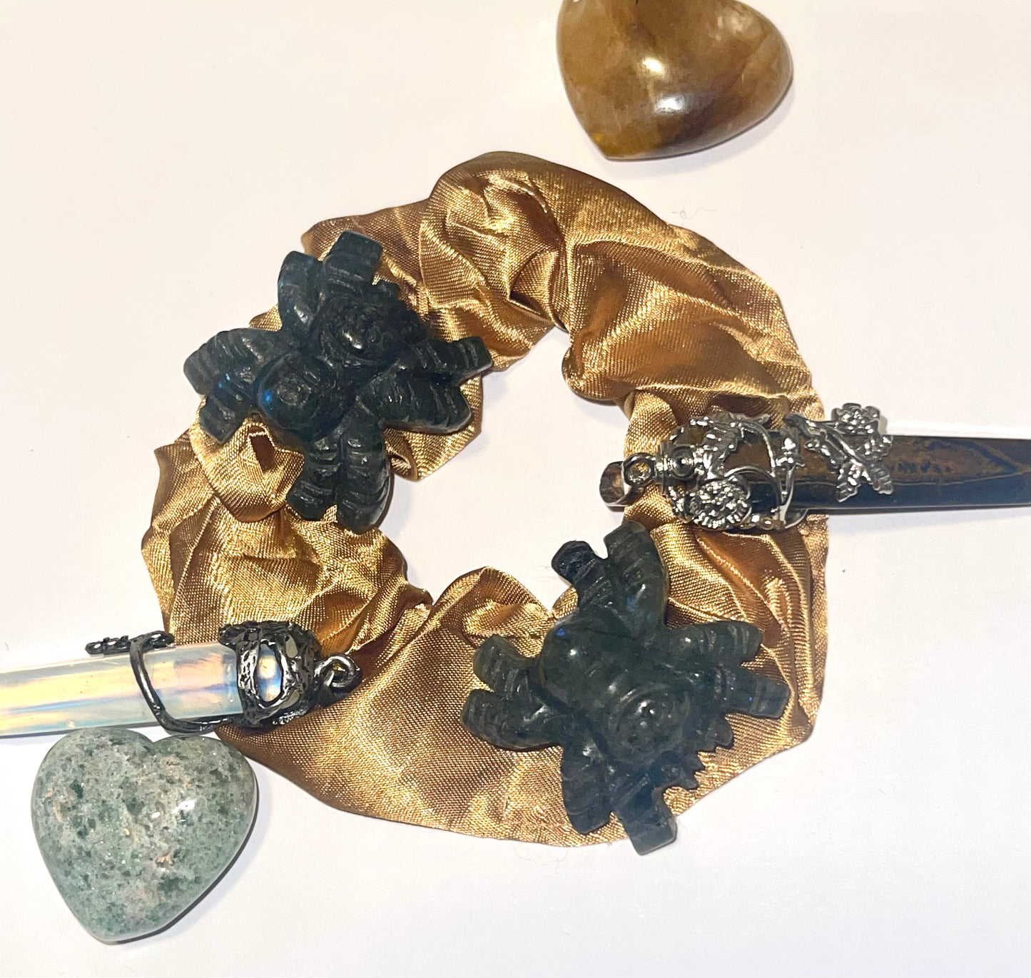 Color obsidian spider carved