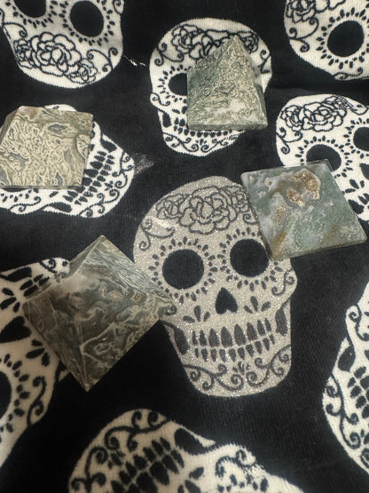 Pyramid green  moss agate