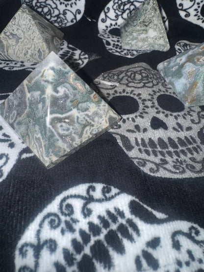 Pyramid green  moss agate