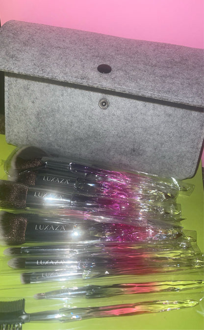 Brush purse