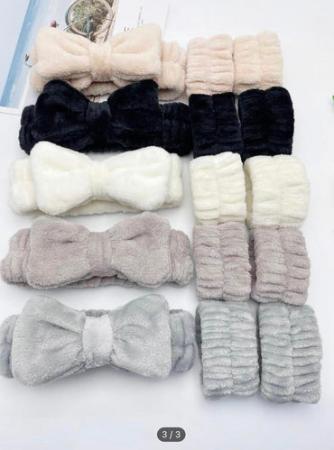 Bows & hand sleeve