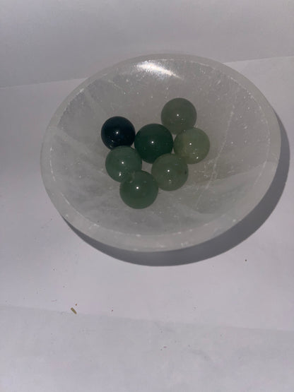 Mini green garden spheres