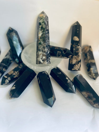 Black agate flower towers