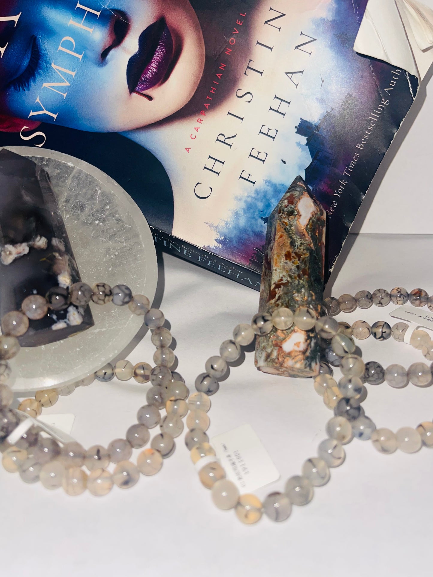 Black dragon veins  agate bracelet (8mm)