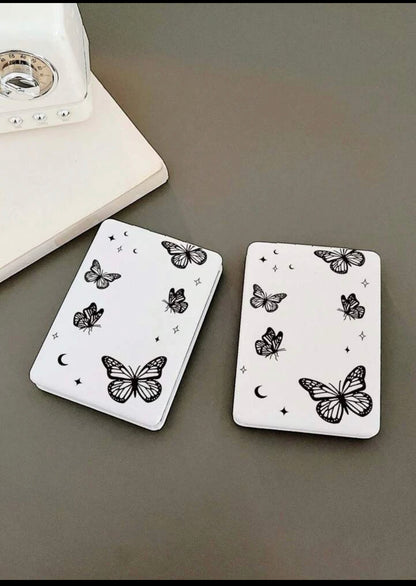 Mirror pocket