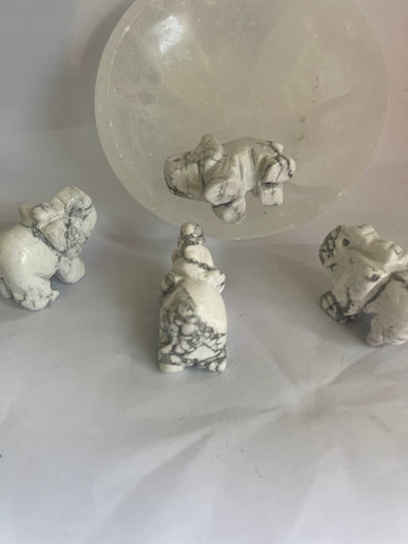 Howlite elephant