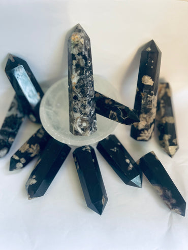 Black agate flower towers
